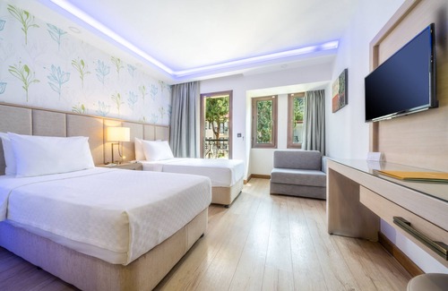 Oludeniz City Center Hotel | Serene Sundia By Liberty Ölüdeniz with Ocean View & Spa