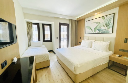 Oludeniz City Center Hotel | Serene Sundia By Liberty Ölüdeniz with Ocean View & Spa