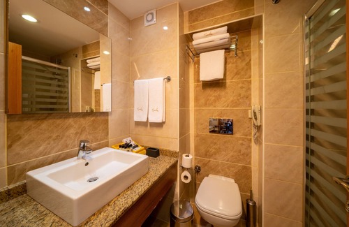 Oludeniz City Center Hotel | Serene Sundia By Liberty Ölüdeniz with Ocean View & Spa
