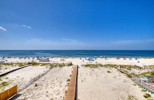 Gulf Shores Hotel | Beachfront Retreat at Sundial #3H with Amazing Amenities