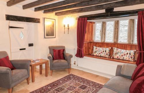 Newton Grange House | Cozy Sundial Cottage: Pet & Child Friendly Retreat