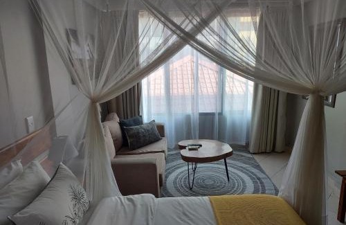 Sommerschield House | Discover Sundown Guest House: 4-Star Stay with Breakfast & More