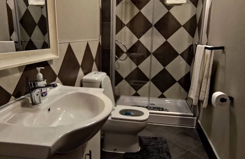 Sommerschield House | Top-Rated Sundown Guest House in Maputo with Kitchen & Dining