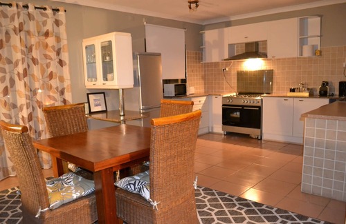 Sommerschield House | Top-Rated Sundown Guest House in Maputo with Kitchen & Dining