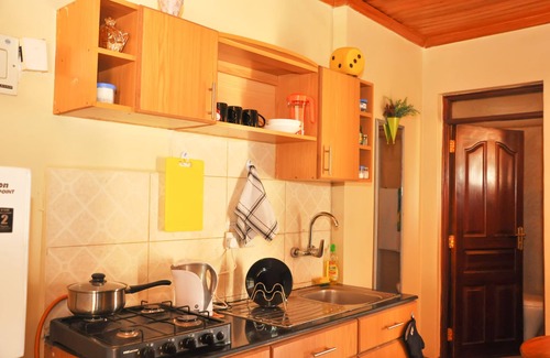 Nairobi Hotel | Budget-Friendly Sundowner Studio with Kitchen & Breakfast