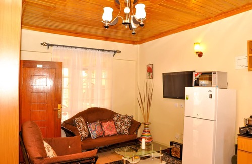 Nairobi Hotel | Budget-Friendly Sundowner Studio with Kitchen & Breakfast