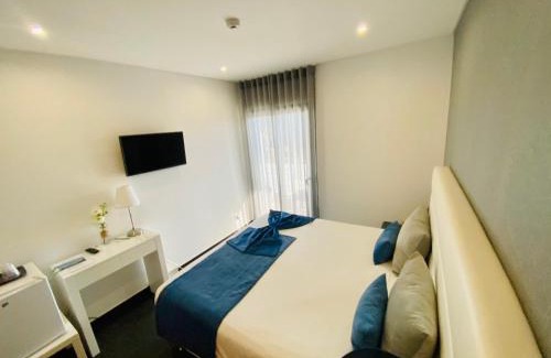 Vale Navio House | Elegant Sunfield Guest House - Adults Only with Ocean View