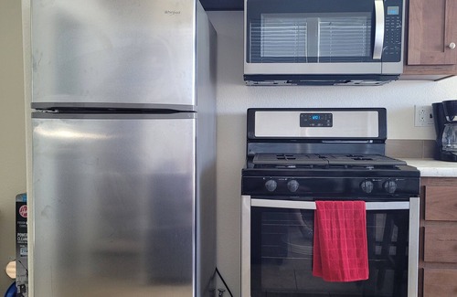 Ehrenberg Cottage | Pet-Friendly Sunflower Oasis: Top Rated Stay Near Quartzsite