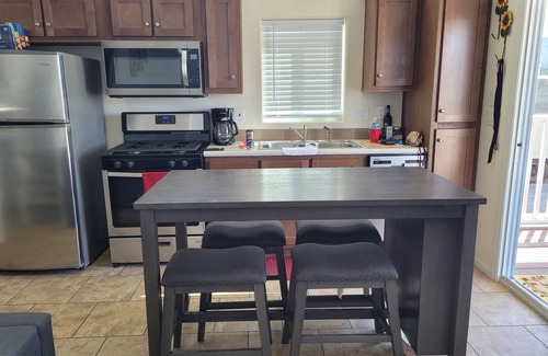 Ehrenberg Cottage | Pet-Friendly Sunflower Oasis: Top Rated Stay Near Quartzsite