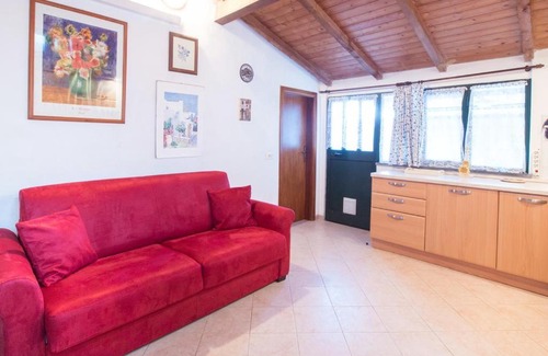 Cinque Terre House | Sunflower Cottage: Pet & Child Friendly Getaway Awaits