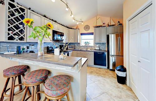 Leeward Sands House | Discover Sunflower Hello: Pet and Child Friendly Stay