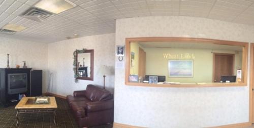 Garden City Hotel | Discover Sunflower Inn & Suites - Perfect for Families