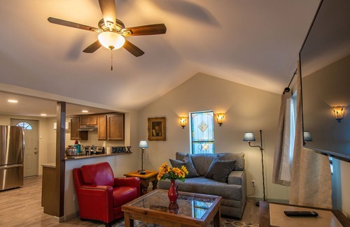 Ruidoso Cabin | Sunflower Moon Casita a super Midtown Cabin!