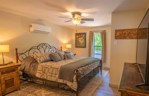Ruidoso Cabin | Sunflower Moon Casita a super Midtown Cabin!