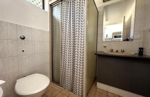 Warialda Hotel | Budget-Friendly Sunflower Motel with Family and Kitchen Amenities