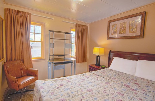 Hiawatha Hotel | Budget-Friendly Sunflower Motel Hiawatha with Breakfast