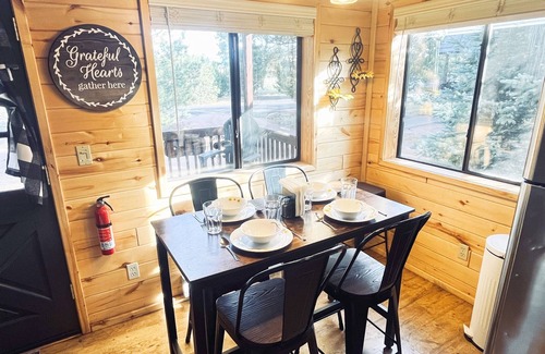 Heber Cabin | Sunflower - Pet Friendly Escape to Rim Country w/Hot Tub