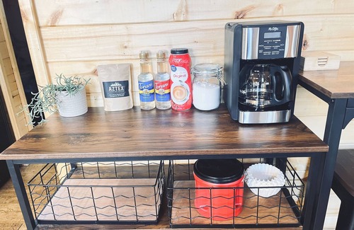 Heber Cabin | Sunflower - Pet Friendly Escape to Rim Country w/Hot Tub