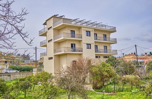 Gouvia Apartment | Beachfront Sunflower Suite 102 in Gouvia, Corfu