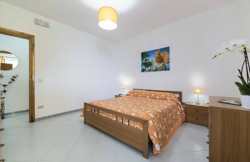 San Lazzaro Cabin | Cozy Sunflower Retreat with Ocean View - Hike Amalfi Coast