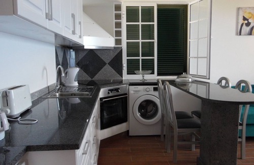 Canhas Apartment | Idyllic Sunhouse Retreat: Ocean Views and Family-Friendly Fun