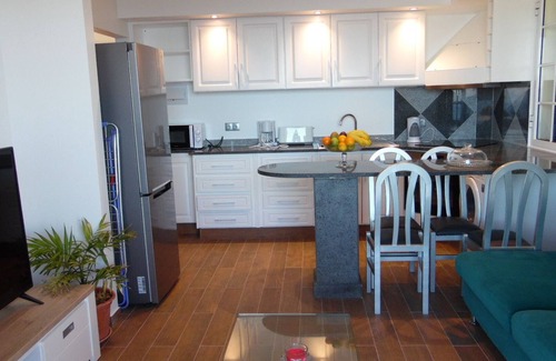 Canhas Apartment | Idyllic Sunhouse Retreat: Ocean Views and Family-Friendly Fun