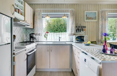 Vejlby Fed House | Relax at Suni - Oceanfront Retreat Just 400m from the Sea