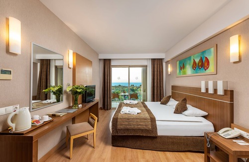 Side Resort | Experience Sunis Kumköy Beach Resort & Spa - 5-Star Retreat