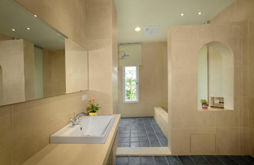 Wujie House | Discover SunLax B&B: Family-Friendly Retreat with Kitchen