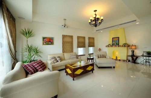 Wujie House | Discover SunLax B&B: Family-Friendly Retreat with Kitchen