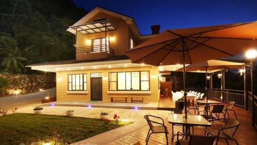Dahu House | Discover Sunlight Forest: Family-Friendly Getaway Awaits