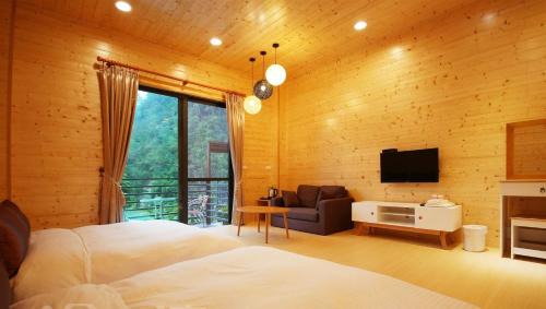 Dahu House | Discover Sunlight Forest: Family-Friendly Getaway Awaits