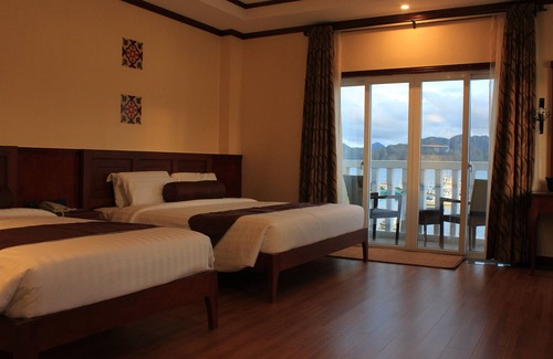 Coron Town Proper Hotel | Welcome to Sunlight Guest Hotel Coron with Pool & Restaurant