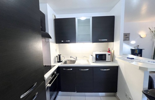Musicians Quarter Apartment | Prime Sunlight Properties Mirage in Nice Centre with Terrace