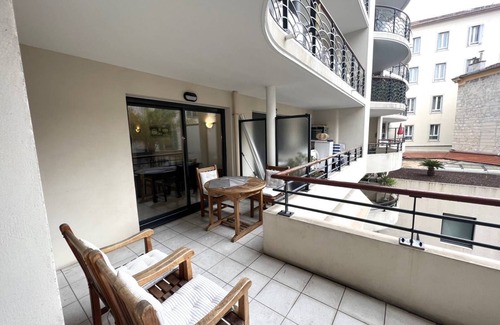 Musicians Quarter Apartment | Prime Sunlight Properties Mirage in Nice Centre with Terrace