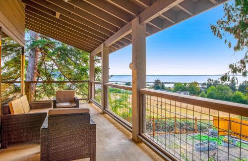 Clinton House | Experience Family-Friendly Stays at Sunlight Vista