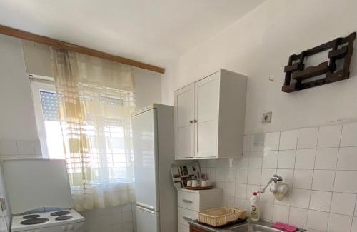 Mejë Apartment | Bright and Inviting Sunlit City Apartment in Gjakova