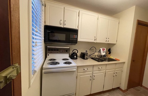 Oakville Apartment | Tranquil Garden-View Studio Oasis with Breakfast Included