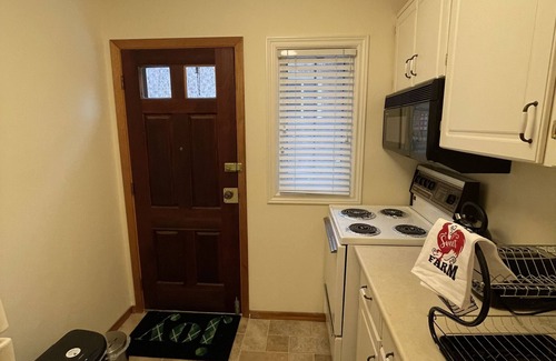 Oakville Apartment | Tranquil Garden-View Studio Oasis with Breakfast Included