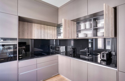 Gundeldingen Apartment | Bright Gundeldingen 3-Bedroom with Kitchen near Basel