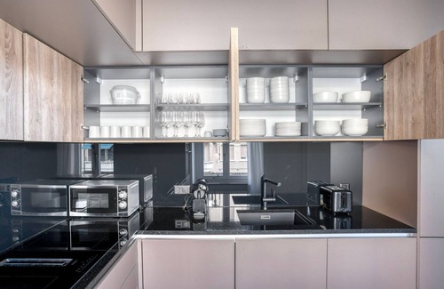 Gundeldingen Apartment | Bright Gundeldingen 3-Bedroom with Kitchen near Basel