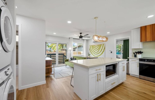 Coconut Grove House | Sunlit Island Escape in Kailua