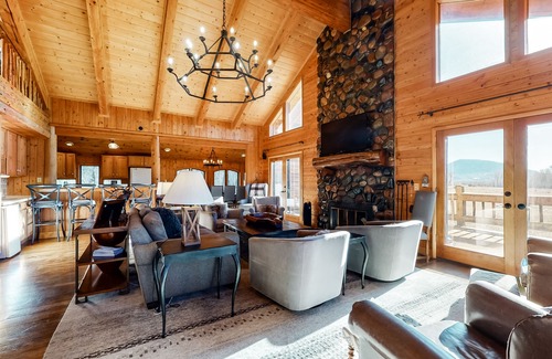 Steamboat Springs House | Scenic Sunlit Lodge by the Elk River with Firepit Access