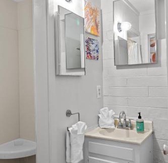 Camelback East Apartment | Family-Friendly Sunlit Palm Cottage in Uptown Phoenix