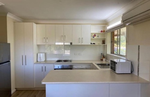 Tamworth Apartment | Sunlit Serenity in East Tamworth