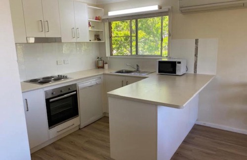 Tamworth Apartment | Sunlit Serenity in East Tamworth