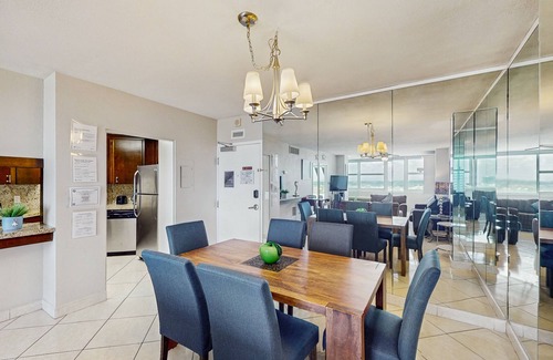 Galt Mile Condo | Bright Suite with City Views, Pool & Beach Access