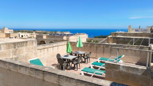 Nadur House | Relax at Bed and Breakfast "Selena" with Pool & Ocean View