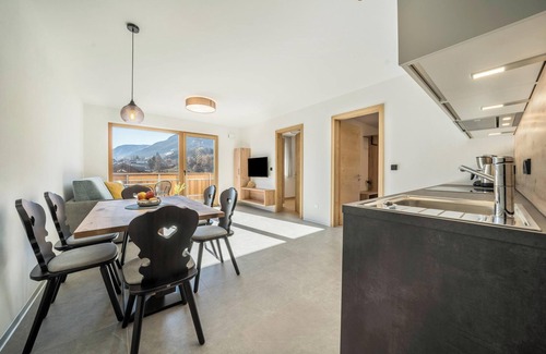 Lana Apartment | Guest Rated: 9.8 - Sunnig Apartment with Balcony & Mountain View