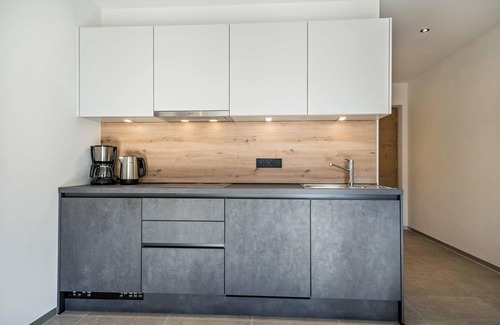 Lana Apartment | Discover Morgensonne Apartment: Mountain Views & Balcony